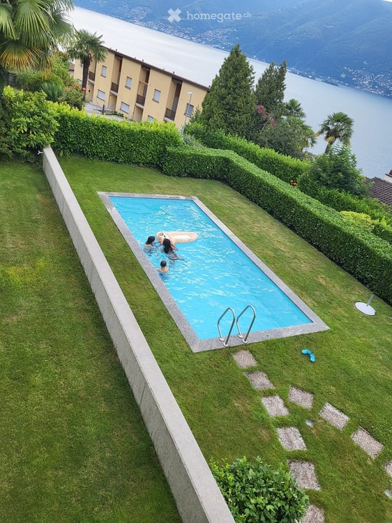 Terrassenwohnung mit Pool in einer 6-Partei Eigentumswohnanlage mit 180° See und Bergsicht in Gerra 17