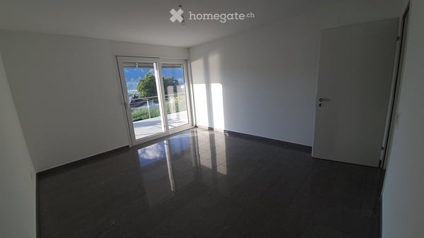 Terrassenwohnung mit Pool in einer 6-Partei Eigentumswohnanlage mit 180° See und Bergsicht in Gerra 8