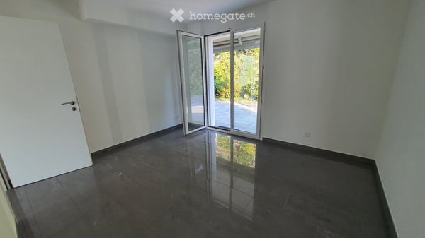 Terrassenwohnung mit Pool in einer 6-Partei Eigentumswohnanlage mit 180° See und Bergsicht in Gerra 10