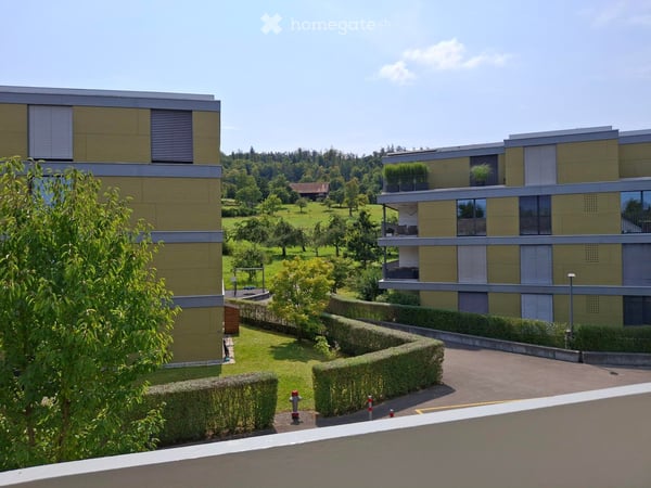 Helle und geräumige 4-Zimmerwohnung in Zürich Schwamendingen per sofort zu mieten