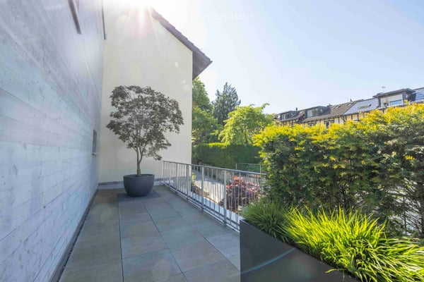 Top moderner, grosszügiger Neubau an traumhafter Lage, mit Balkon, Garten und eigenem Eingang. 16