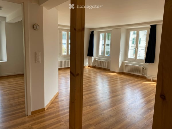4.5 Zimmer Wohnung im Altbau mit Charm, Terrasse und Halbstöcken. 2