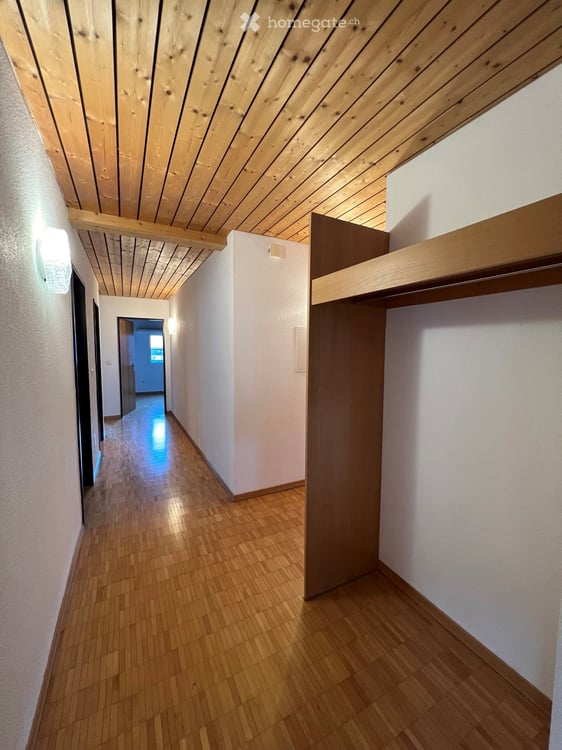 Charmante 4.5-Zimmer-Dachwohnung in Wangs 2
