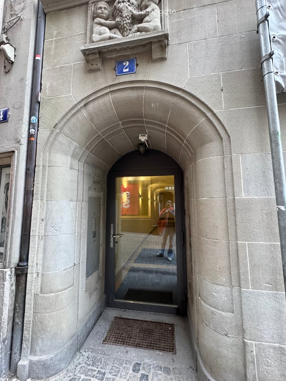 Repräsentatives Büro am Limmatquai – eine ideale Basis für hybride Teams im Herzen von Zürich. 6