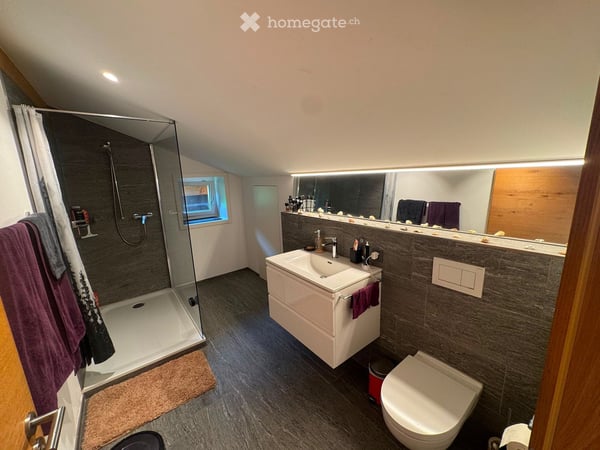 Charmante 2.5-Zimmer-Dachwohnung mit Bergpanorama in Klosters-Dorf 4