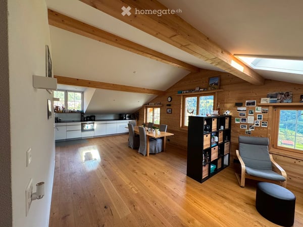 Charmante 2.5-Zimmer-Dachwohnung mit Bergpanorama in Klosters-Dorf 2