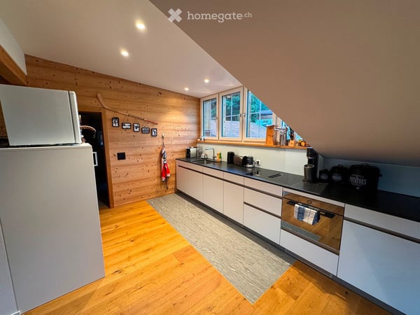 Charmante 2.5-Zimmer-Dachwohnung mit Bergpanorama in Klosters-Dorf 8