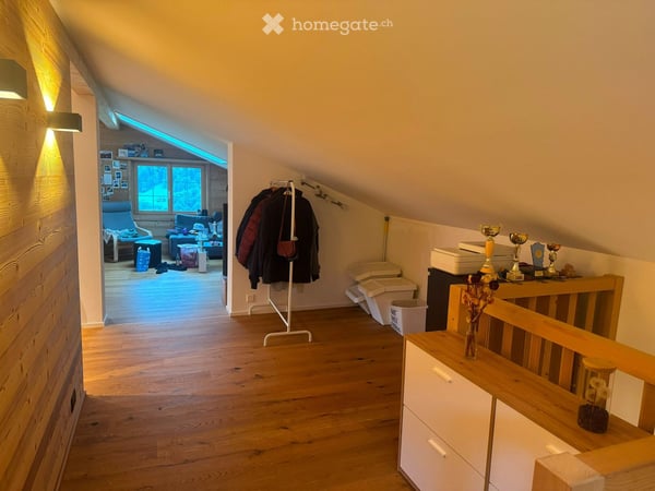 Charmante 2.5-Zimmer-Dachwohnung mit Bergpanorama in Klosters-Dorf 6