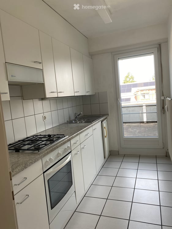 Charmante 1-Zimmer-Dachwohnung mit Balkon an der Strassburgerallee in Basel