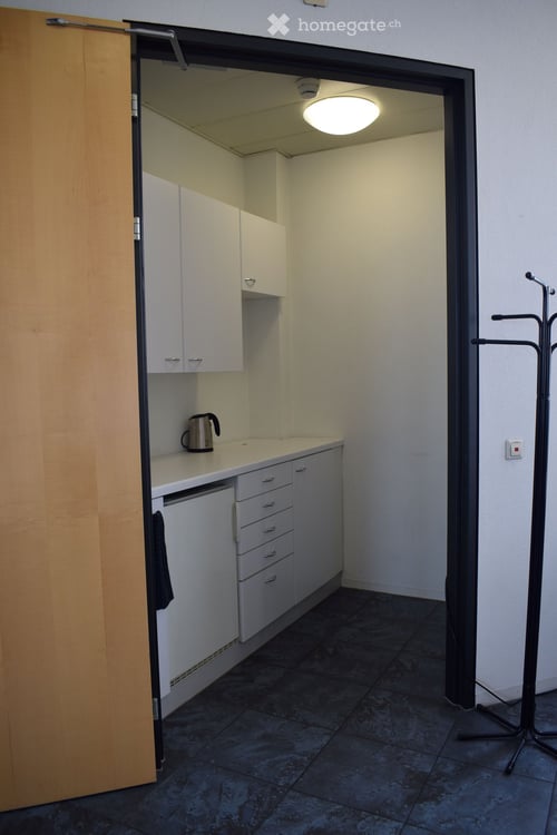 Bright 2-Room Office Space for Rent in Zürich Oerlikon – Ohmstrasse 11 8