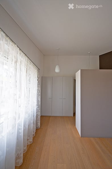 Helle 3.5-Zimmer-Dachwohnung mit Balkon in Speicher AR 8