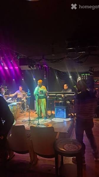 Voll ausgestatteter Musikclub 1