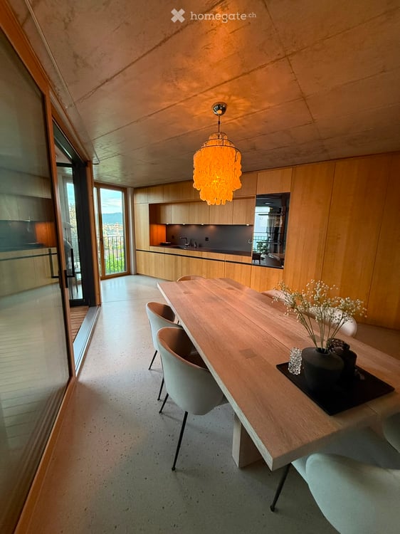Moderne 5.5-Zimmer-Wohnung mit Balkon und schöner Aussicht 2