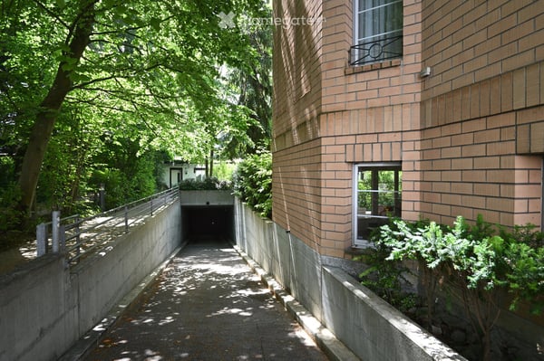 Attraktive 6-Zimmer-Dachwohnung-Maisonettewohnung mit Balkon im Gellert 17