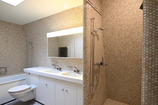Attraktive 6-Zimmer-Dachwohnung-Maisonettewohnung mit Balkon im Gellert 15