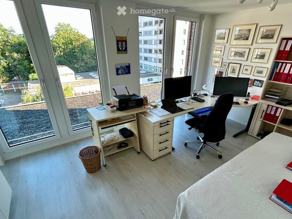 Exklusive, grosseAttikawohnung mit riesiger, bepflanzte Terrassein Bremgarten AG 4