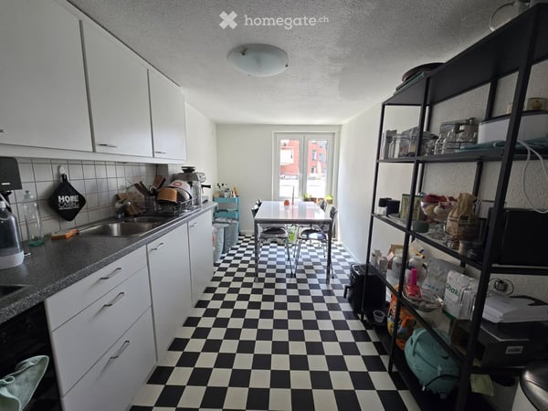Charmante 3.5-Zimmer-Wohnung an ruhiger und zentraler Lage in Zürich-Höngg 9