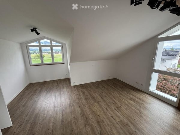 Geräumiges 6.5-Zimmer-Zweifamilienhaus in Wangen SZ 5