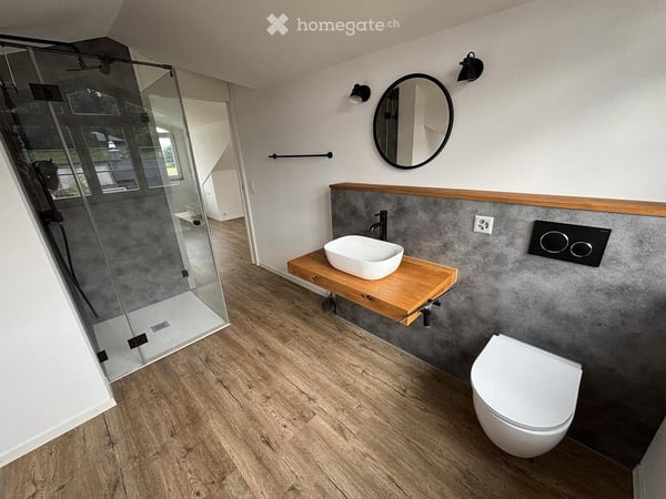 Geräumiges 6.5-Zimmer-Zweifamilienhaus in Wangen SZ 8