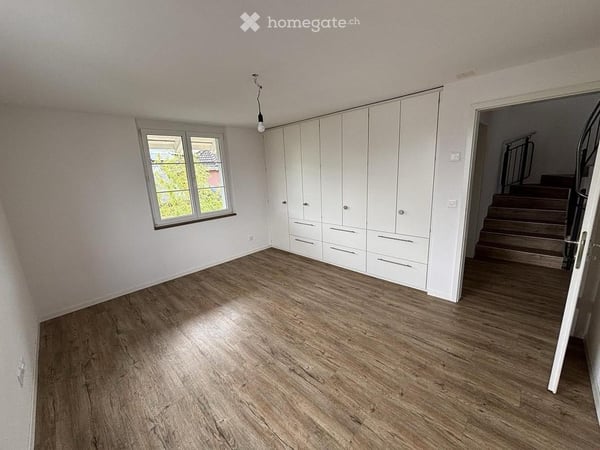 Geräumiges 6.5-Zimmer-Zweifamilienhaus in Wangen SZ 13