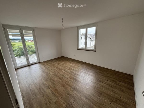 Geräumiges 6.5-Zimmer-Zweifamilienhaus in Wangen SZ 12