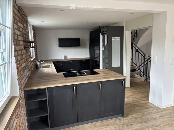 Geräumiges 6.5-Zimmer-Zweifamilienhaus in Wangen SZ 23