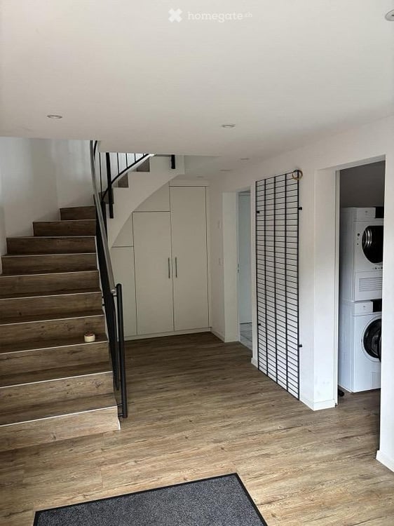 Geräumiges 6.5-Zimmer-Zweifamilienhaus in Wangen SZ 27