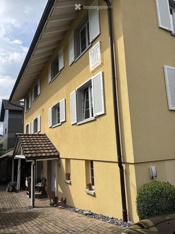 Geräumiges 6.5-Zimmer-Zweifamilienhaus in Wangen SZ 29