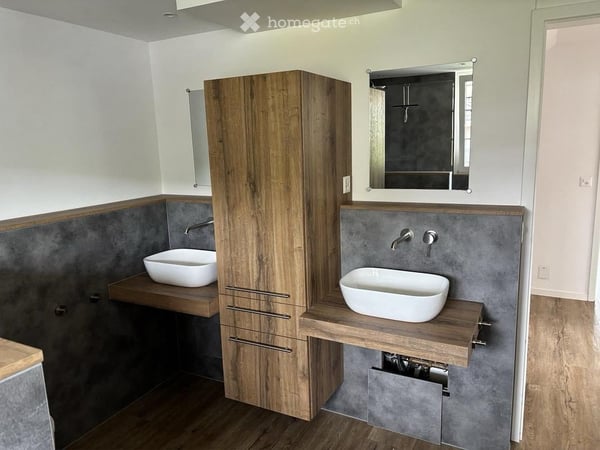 Geräumiges 6.5-Zimmer-Zweifamilienhaus in Wangen SZ 14