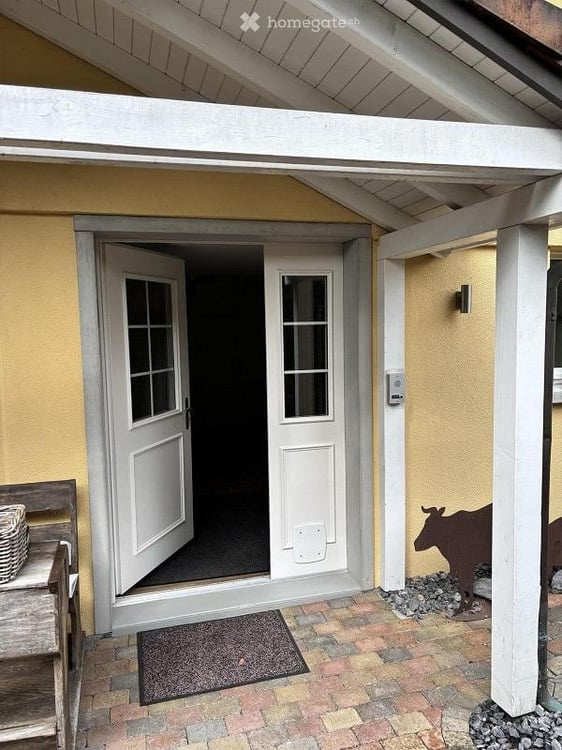 Geräumiges 6.5-Zimmer-Zweifamilienhaus in Wangen SZ 28
