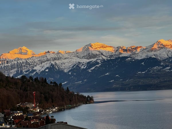 Charmante 4.5-Zimmer-Maisonette-Wohnung mit Seeblick in Oberhofen am Thunersee
