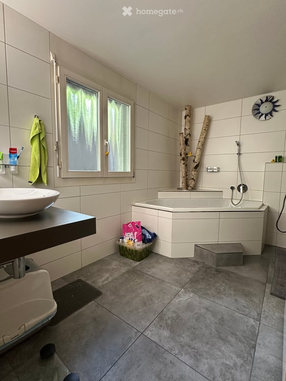 Charmante 7.5-Zimmer-Maisonette-Wohnung mit Seeblick in Oberhofen am Thunersee 10