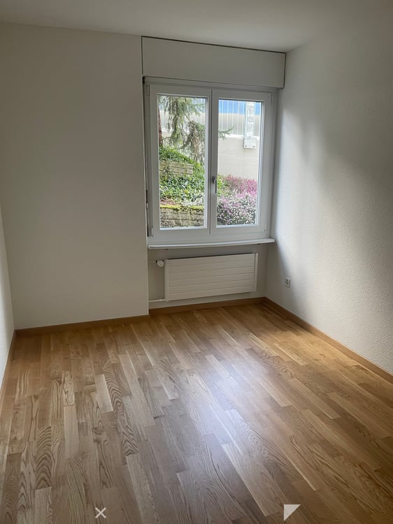 Helle, frisch renovierte 4.5-Zimmer-Wohnung mit Balkon an erhöhter Lage  in Biel/Bienne 4