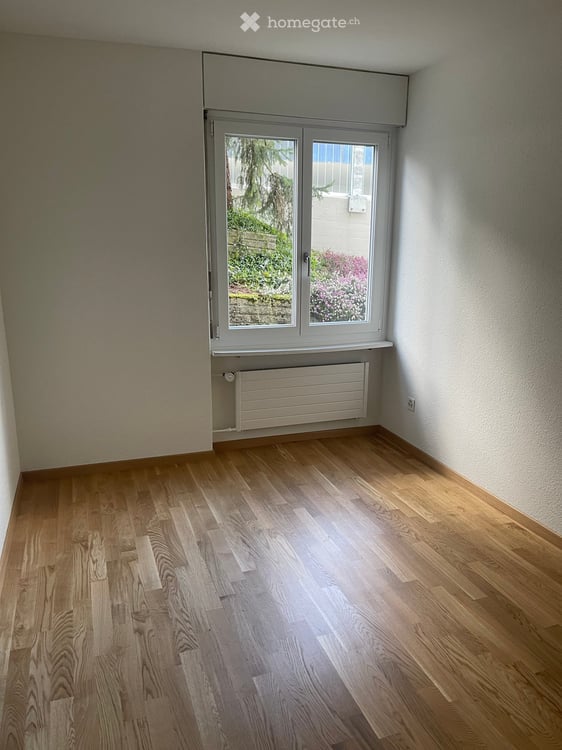 Helle, frisch renovierte 4.5-Zimmer-Wohnung mit Balkon an erhöhter Lage in Biel/Bienne 4