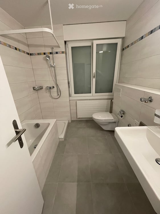 Helle, frisch renovierte 4.5-Zimmer-Wohnung mit Balkon an erhöhter Lage in Biel/Bienne 10