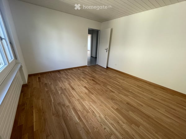 Helle, frisch renovierte 4.5-Zimmer-Wohnung mit Balkon an erhöhter Lage in Biel/Bienne 9