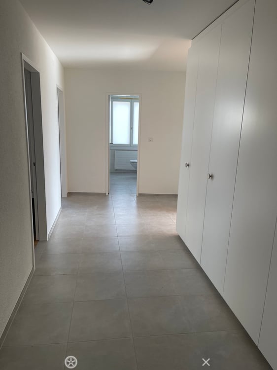 Helle, frisch renovierte 4.5-Zimmer-Wohnung mit Balkon an erhöhter Lage  in Biel/Bienne 3