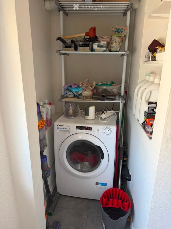 Charmante 4.5-Zimmer-Altbauwohnung mit Balkon an der Limmattalstrasse, Zürich 6