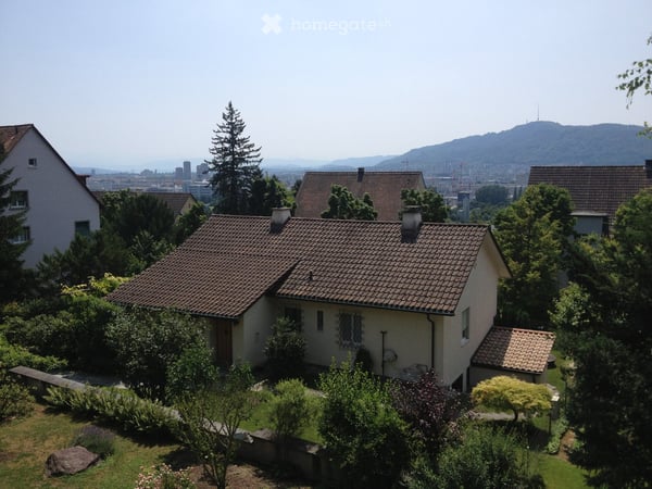 Charmante 4.5-Zimmer-Altbauwohnung mit Balkon an der Limmattalstrasse, Zürich 11