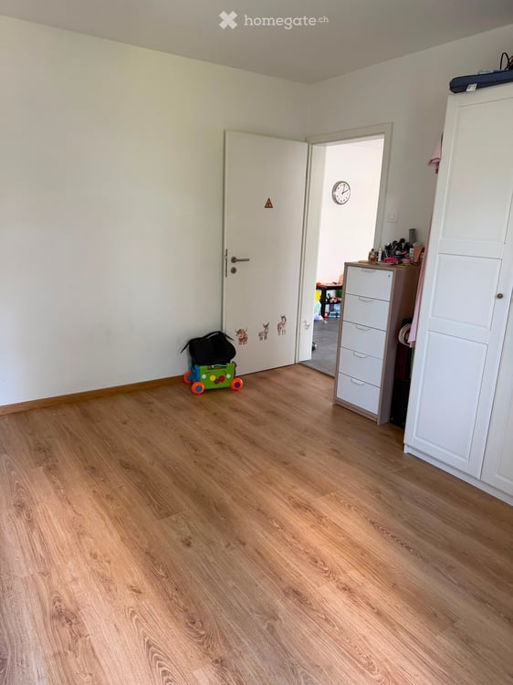 Charmante 4.5-Zimmer-Altbauwohnung mit Balkon an der Limmattalstrasse, Zürich 3