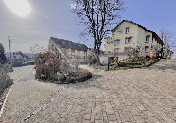 Helle 3.5-Zimmer-Wohnung mit separatem Büro – zentral und ruhig in Dübendorf