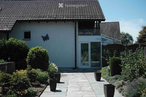 Charmantes 6-Zimmer-Einfamilienhaus mit Wintergarten und Garten in Fehraltorf 2