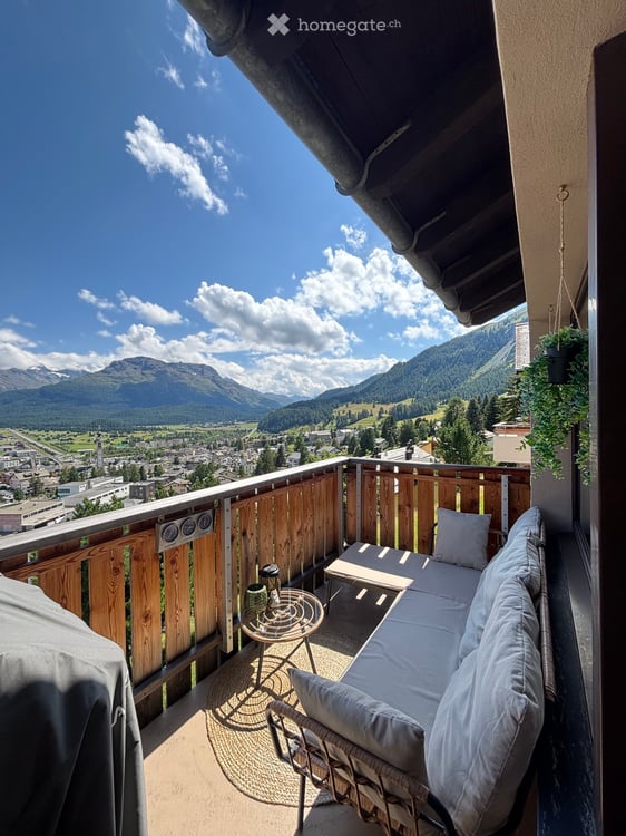 Charmante 2-Zimmer-Dachwohnung in Samedan, Graubünden