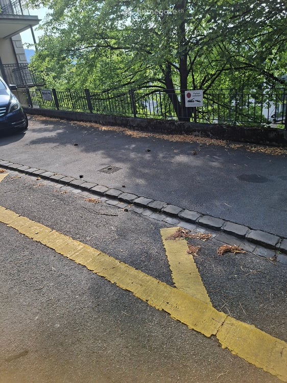 Grosser offener Parkplatz in Zürich 1