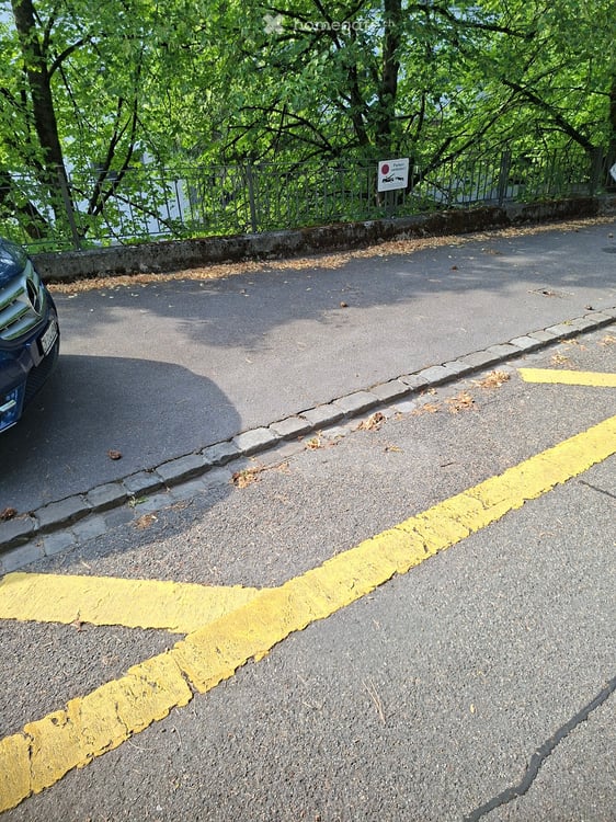 Grosser offener Parkplatz in Zürich 2