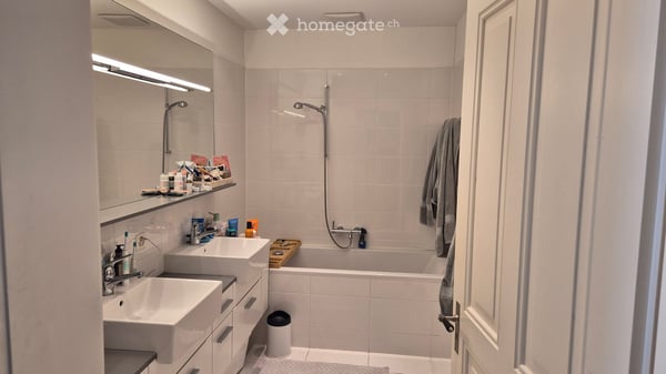 Wunderschön renovierte Altbauwohnung im Stauffacher Quartier 5