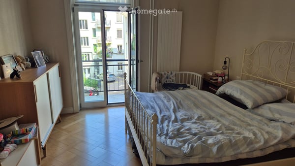 Wunderschön renovierte Altbauwohnung im Stauffacher Quartier 3