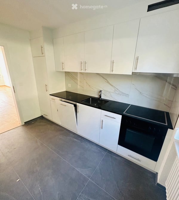 Renovierte 4.5-Zimmer-Wohnung an der Bernstrasse in Lyss – modern, ruhig und sofort verfügbar! 2