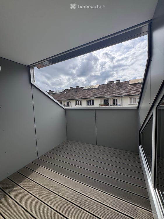 Charmante 2-Zimmer-Dachwohnung mit Balkon in Bern – sofort verfügbar!