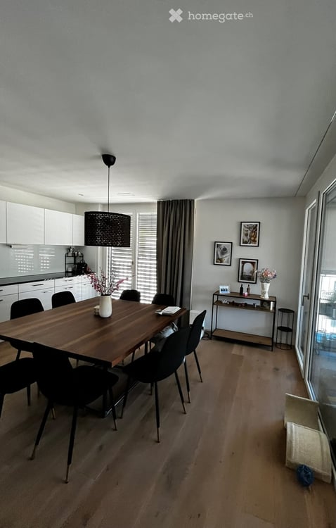 Helle 4.5-Zimmer-Wohnung mit Balkon und schöner Aussicht in Wald ZH